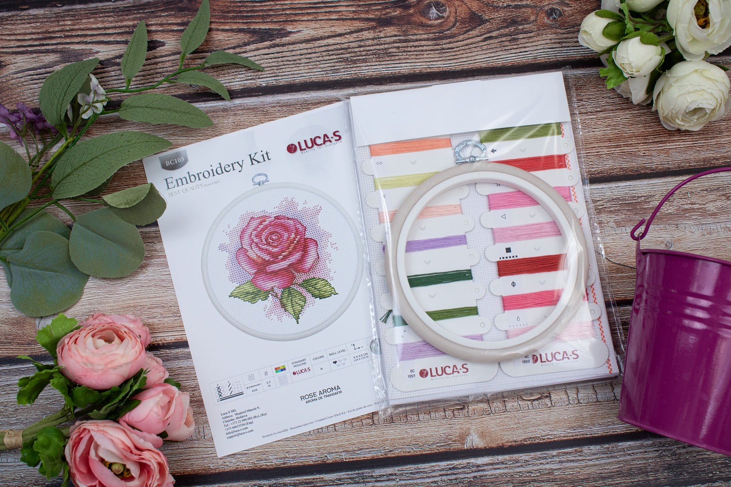 Set de brodat în cruciuliță cu cercul de brodat inclus Luca-S - Aromă de Trandafir, BC105
