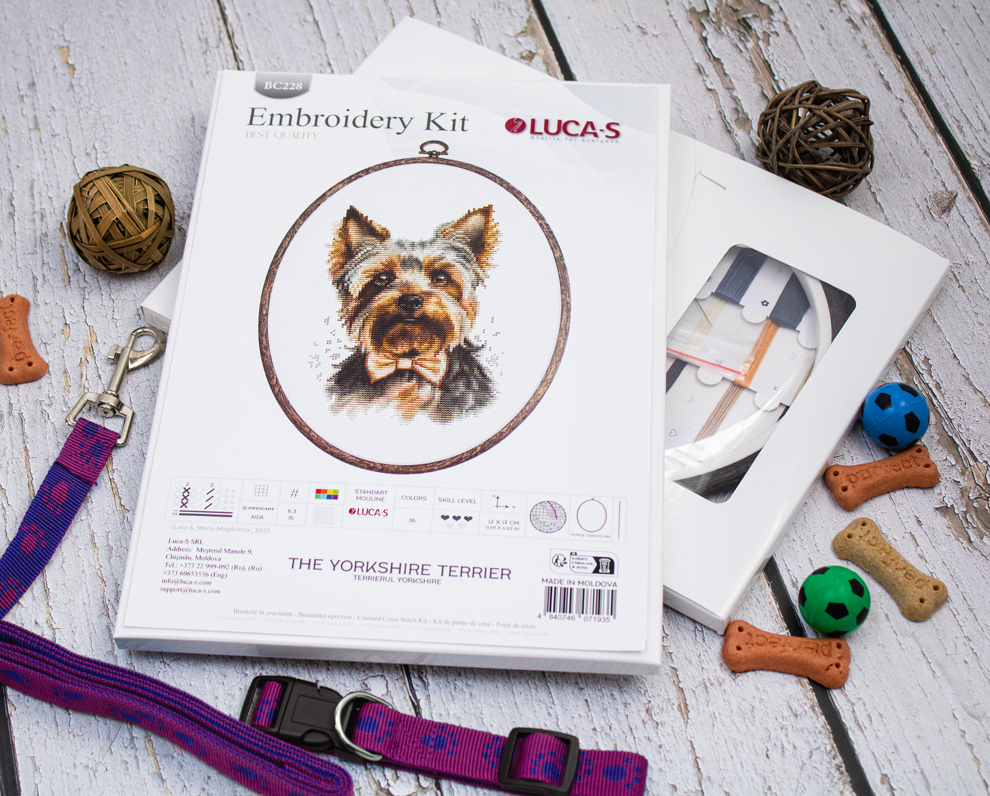 Set de brodat în cruciuliță cu cercul de brodat inclus - The Yorkshire Terrier, BC228