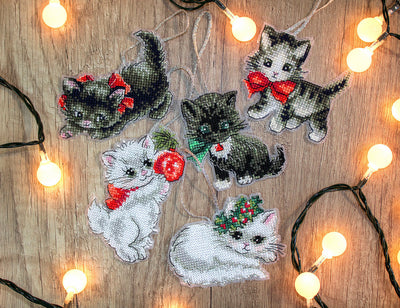 Cross Stitch Kit LetiStitch - Christmas Kittens Toys - HobbyJobby