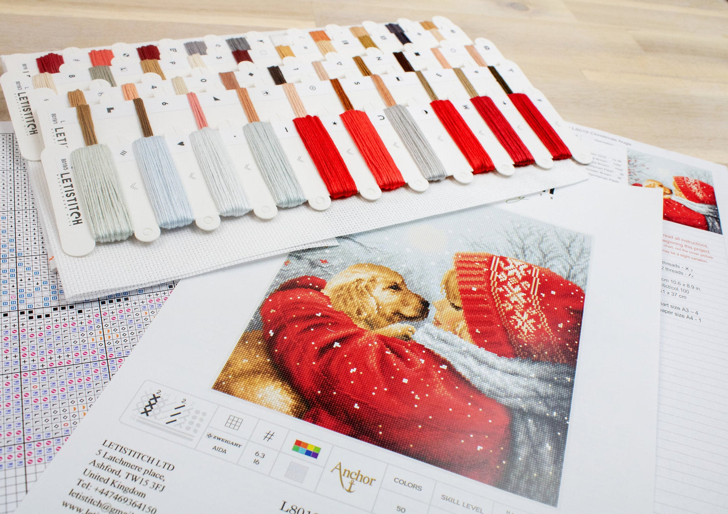 Cross Stitch Kit LetiStitch - Christmas Hugs - HobbyJobby