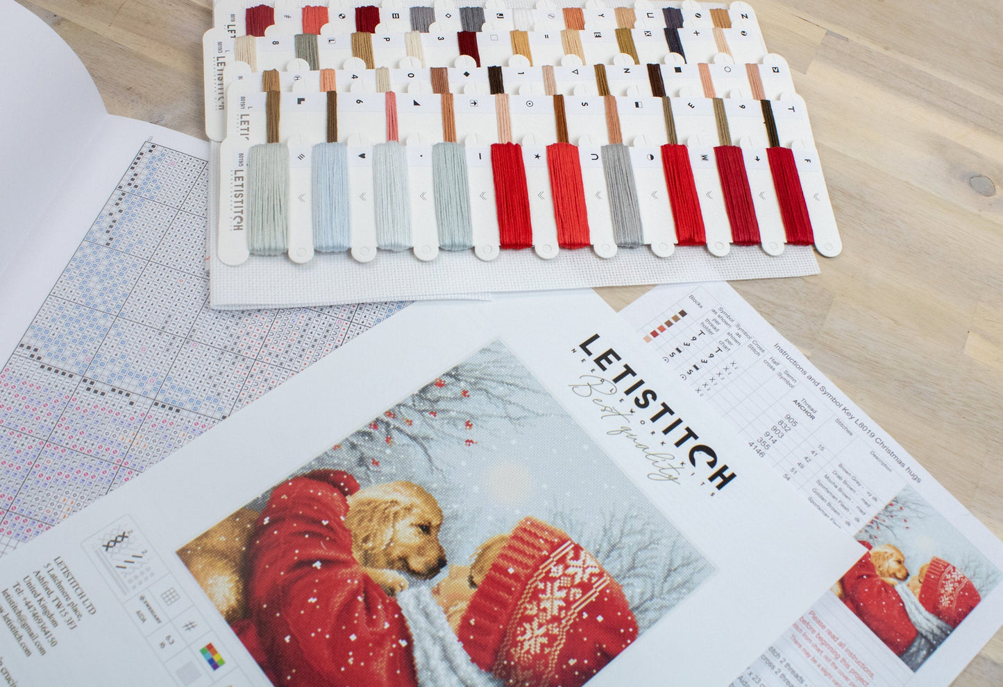 Cross Stitch Kit LetiStitch - Christmas Hugs - HobbyJobby