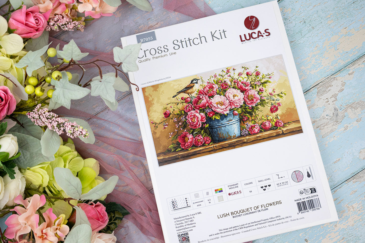 Set de brodat în cruciuliță Luca-S - Buchet Luxuriant de Flori, B7055