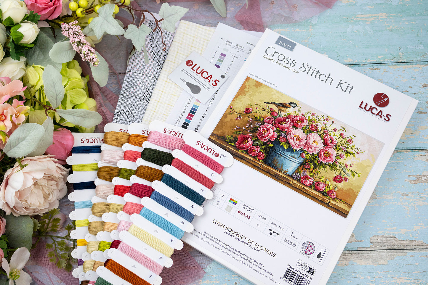 Set de brodat în cruciuliță Luca-S - Buchet Luxuriant de Flori, B7055