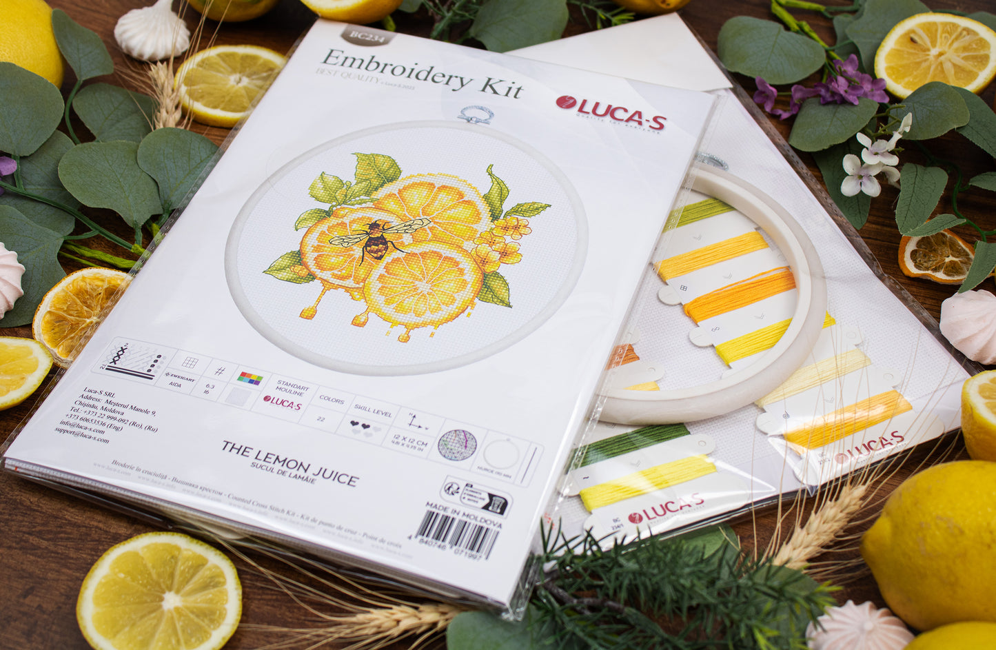 В комплект входит набор для вышивки крестом с пяльцами Luca-S - Lemon Juice, BC234
