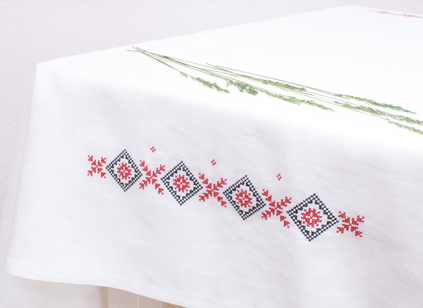 Față de masă brodată - FDM Traditional