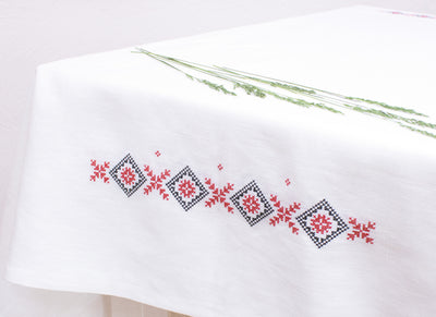 Față de masă brodată - FDM Traditional