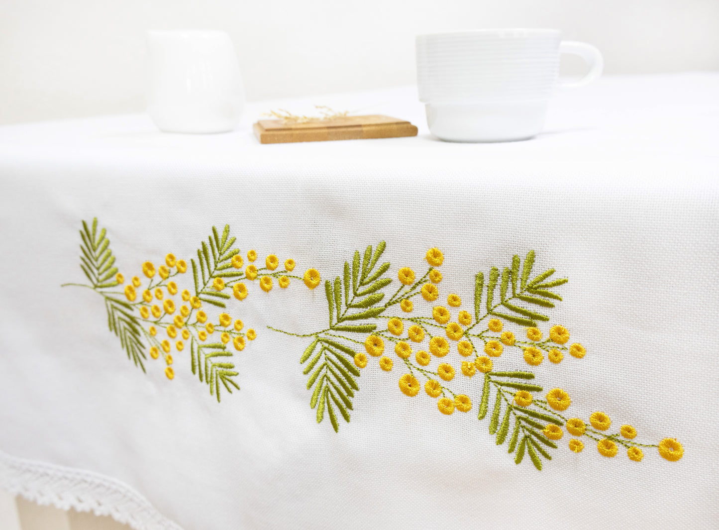 Față de masă brodată - FDM Mimoza