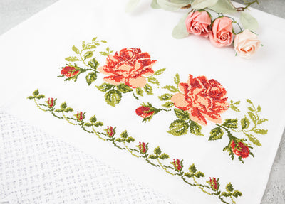 Prosop brodat trandafiri