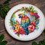 Set de brodat în cruciuliță cu cercul de brodat inclus - BC201 Papagalul Tropical