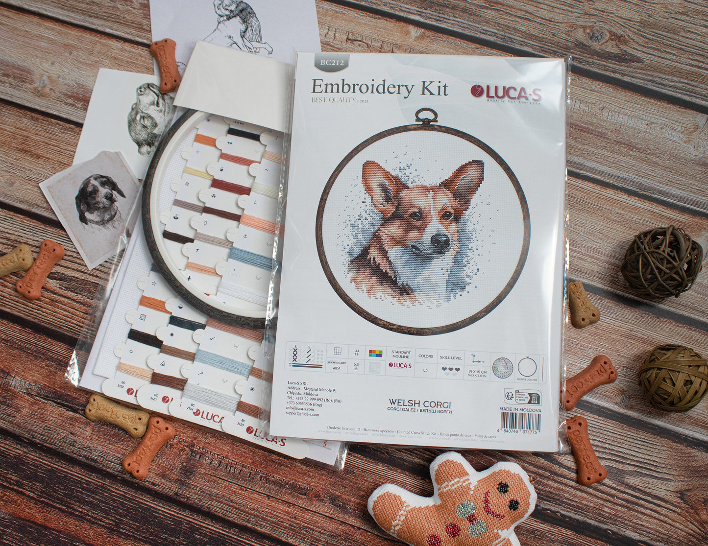 Set de brodat în cruciuliță cu cercul de brodat inclus- BC212 Corgi Galez