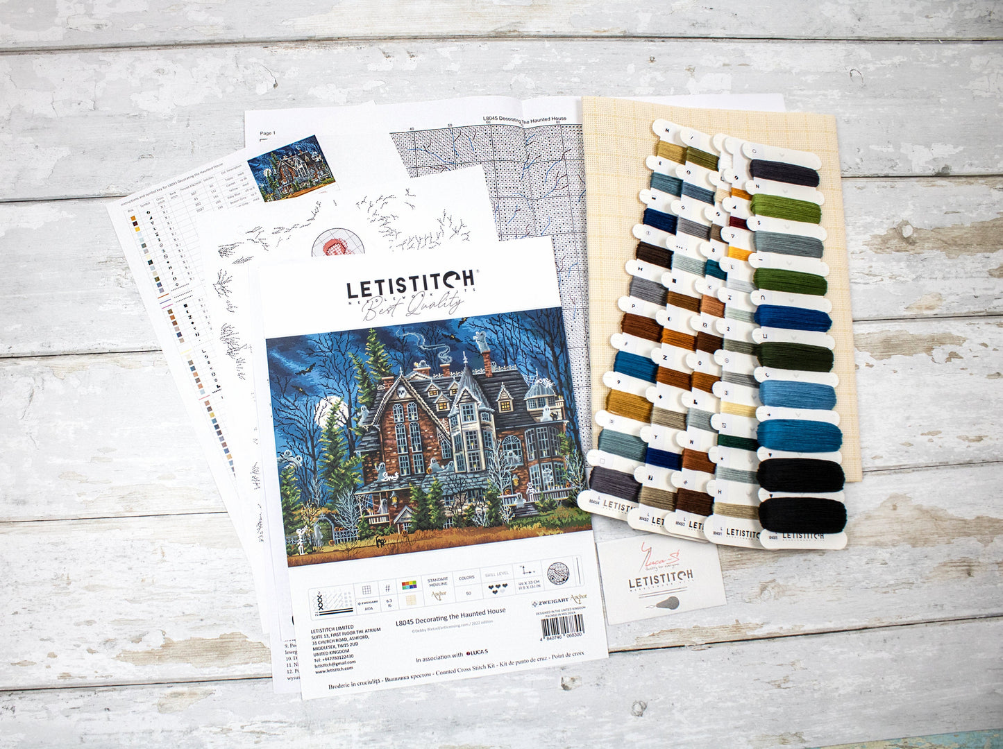 Set de brodat în cruciuliță LetiStitch - Decorarea Casei Bântuite